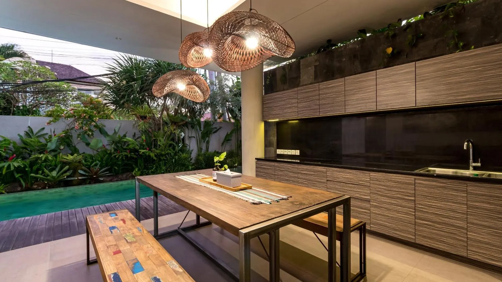 Swan Villa R Seminyak Endonezya