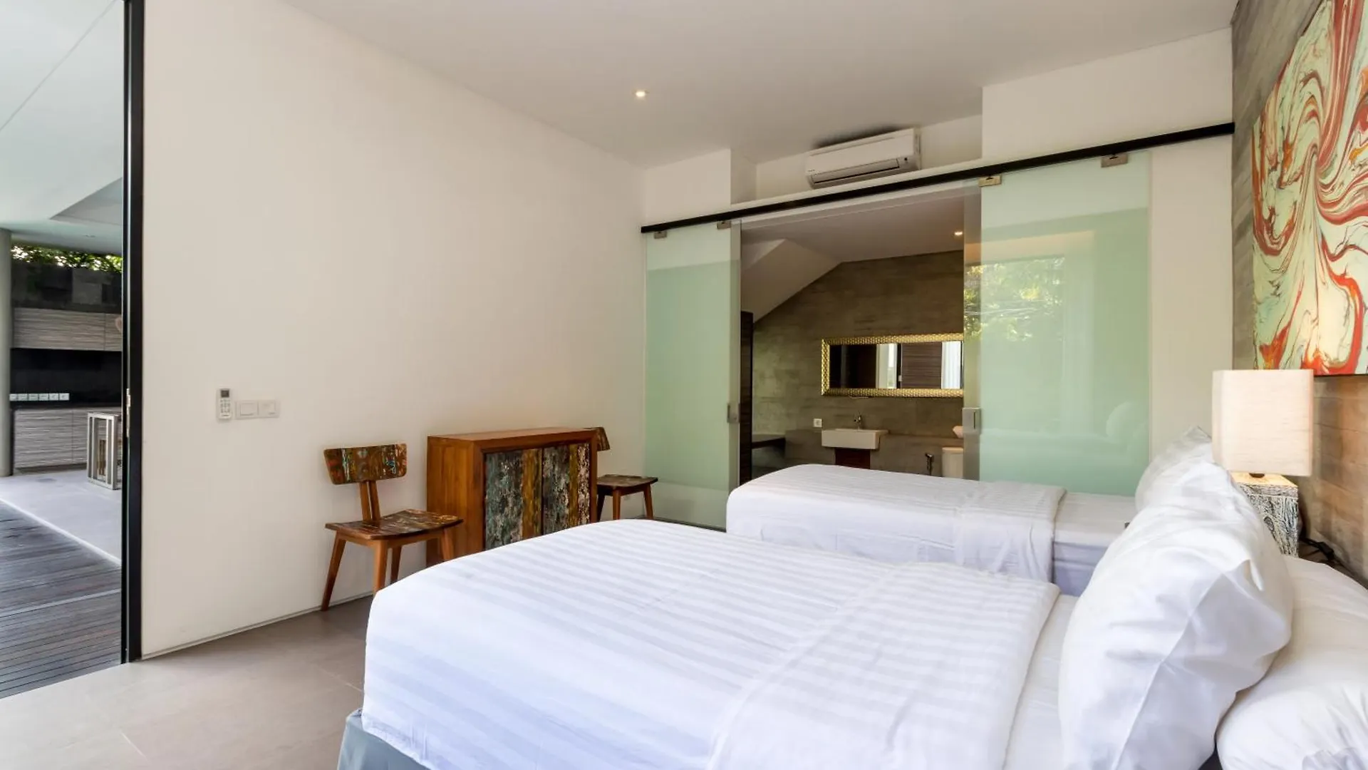 Swan Villa R Σεμινιάκ